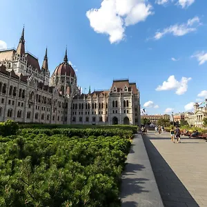 Riverside Luxury Apartment Budapest